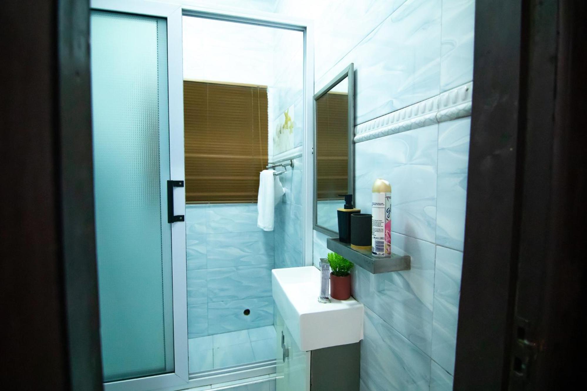 Stylish East Legon Apartment - Ac, Wi-Fi, Netflix Accra Buitenkant foto